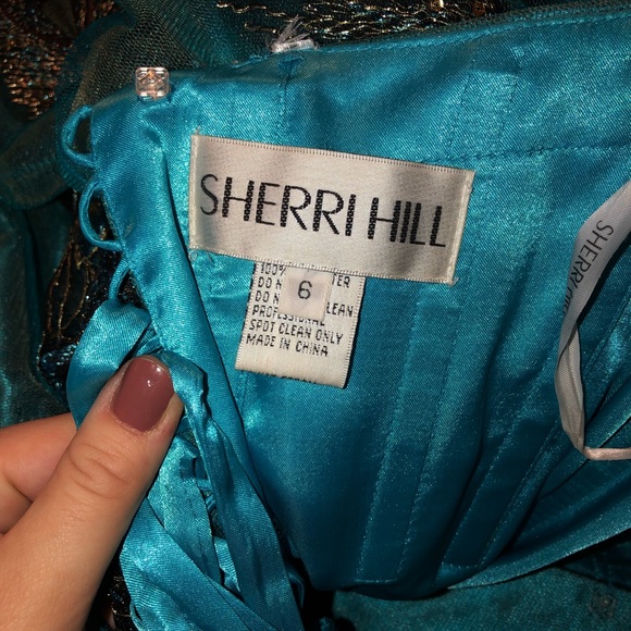 Sherri Hill prom dress - Picture 6 of 7